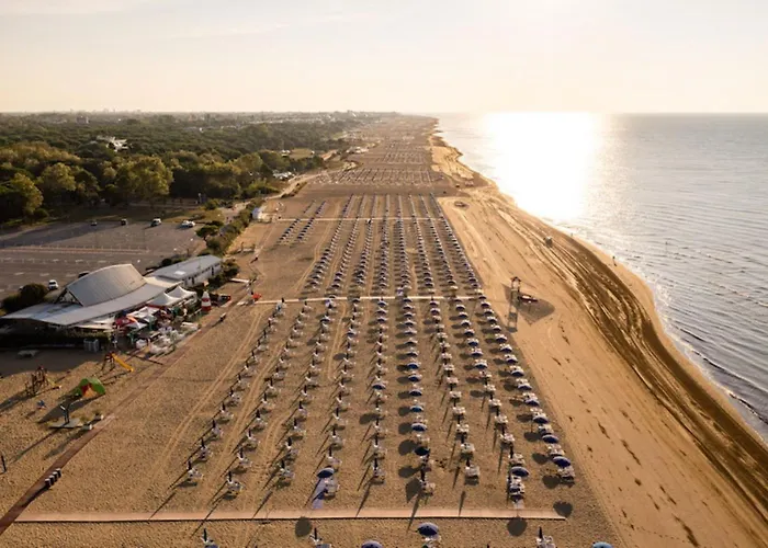 Bright Two Floor Near The Appartamento